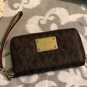 michael kors hand wallet